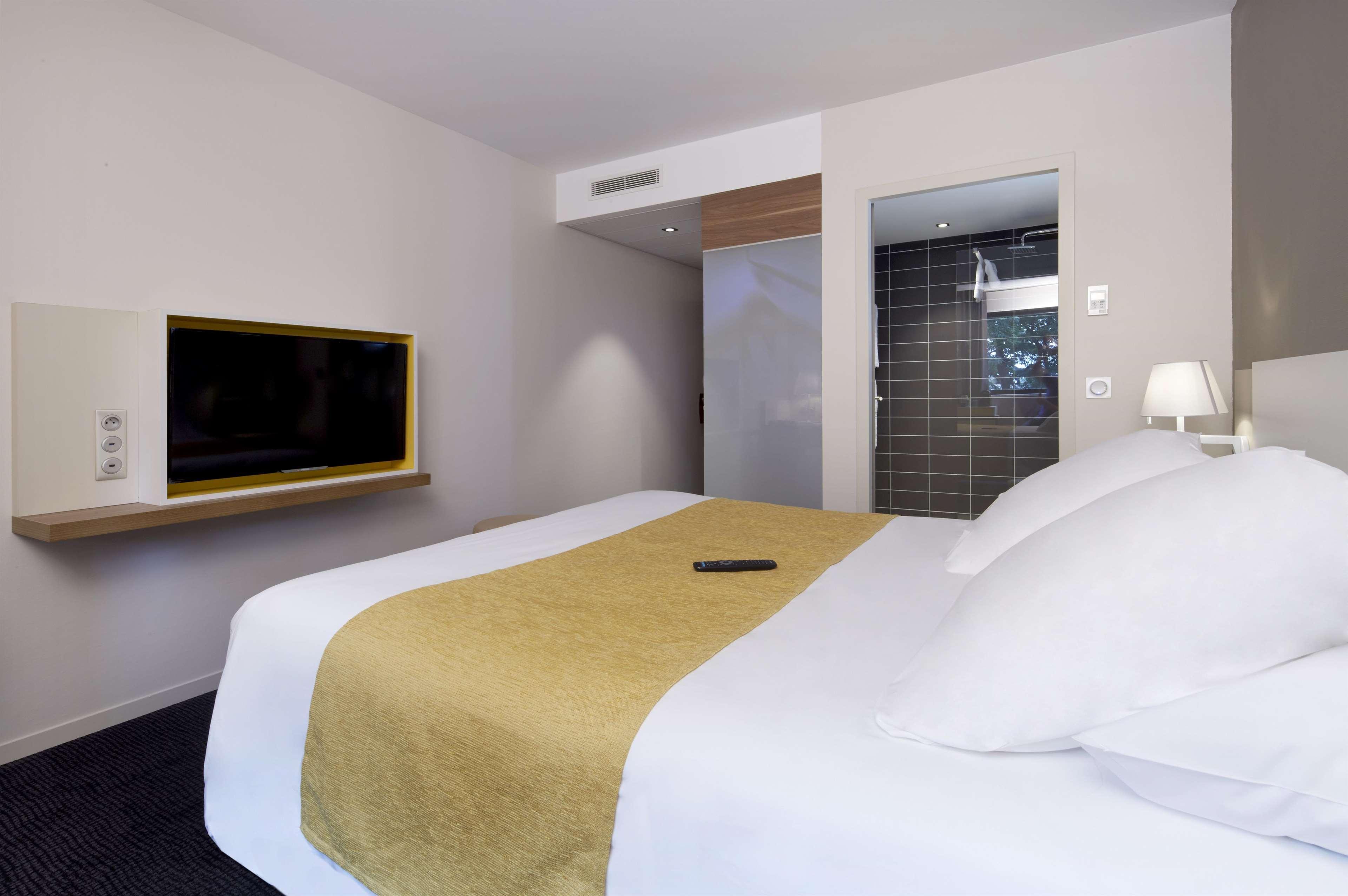 Kyriad Prestige Pau - Palais Des Sports Ngoại thất bức ảnh