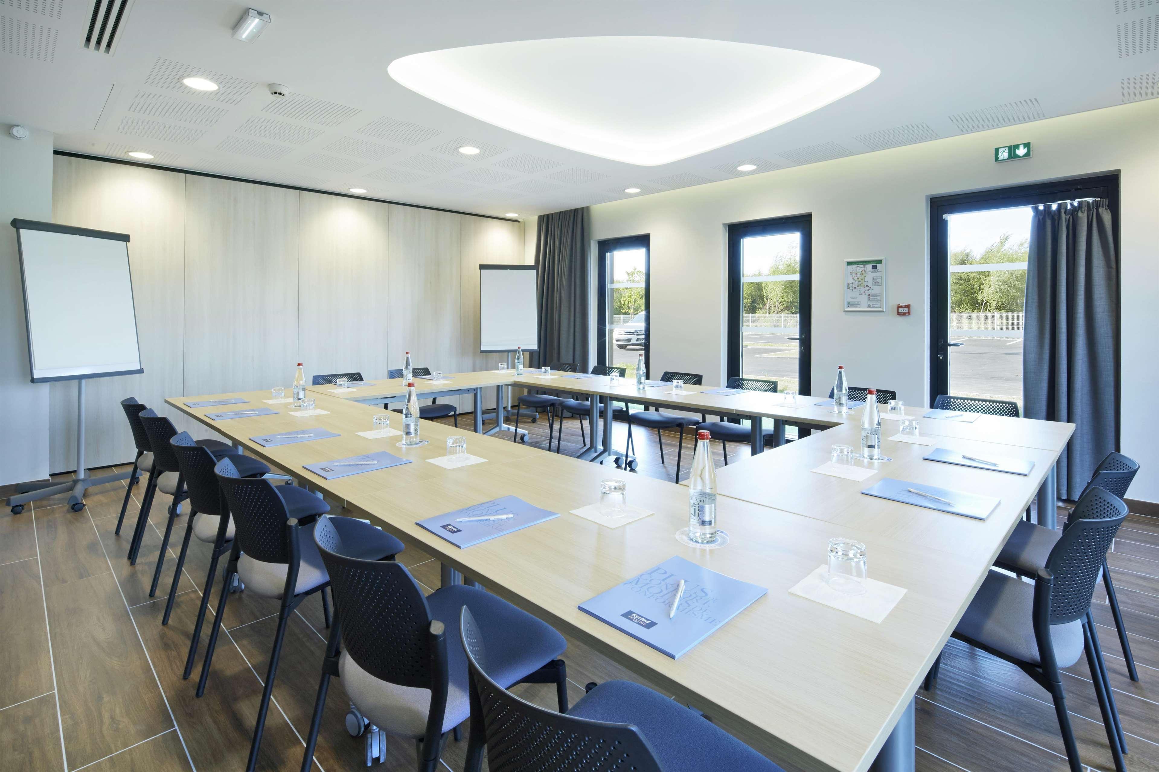 Kyriad Prestige Pau - Palais Des Sports Ngoại thất bức ảnh