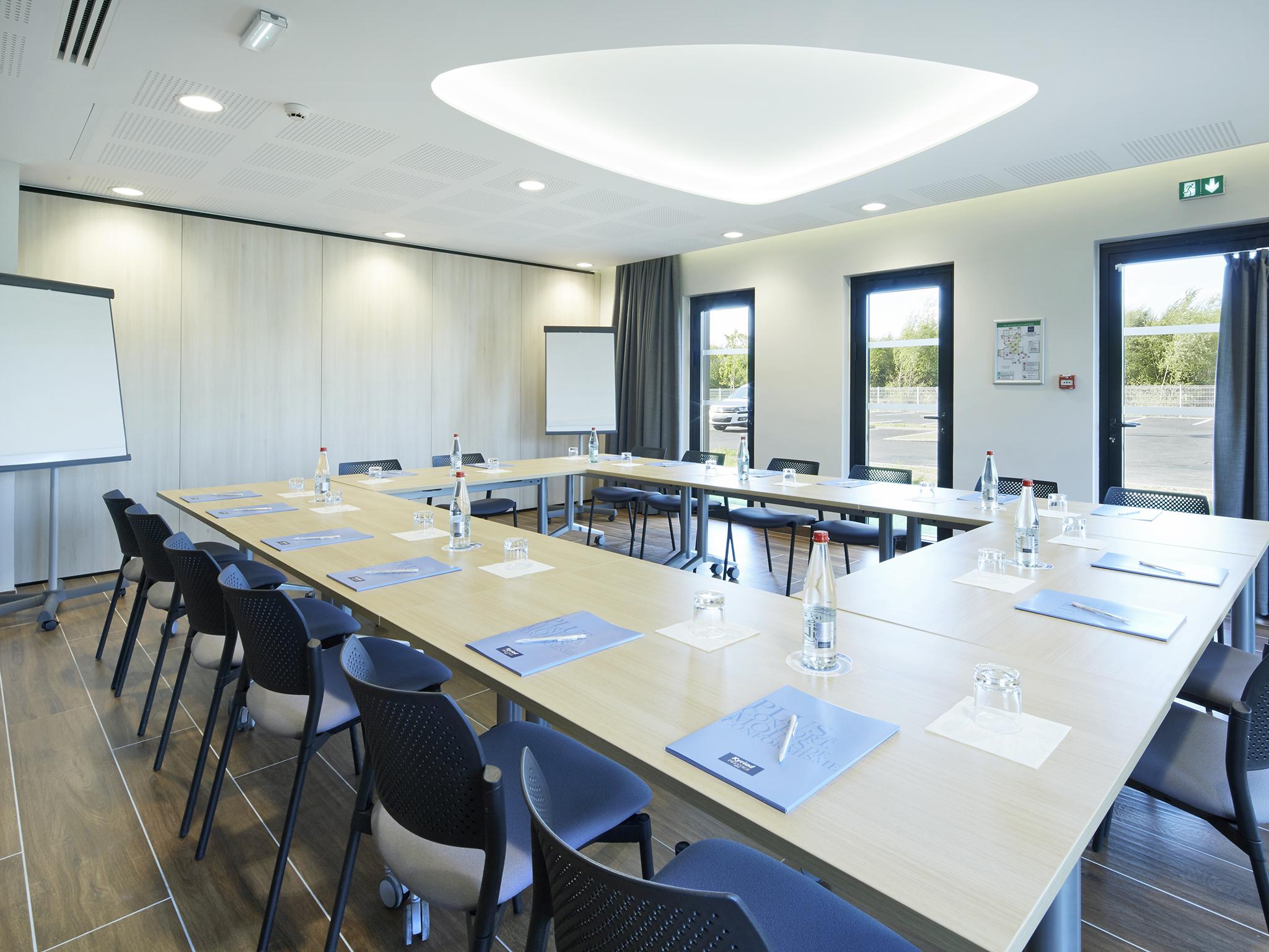 Kyriad Prestige Pau - Palais Des Sports Ngoại thất bức ảnh