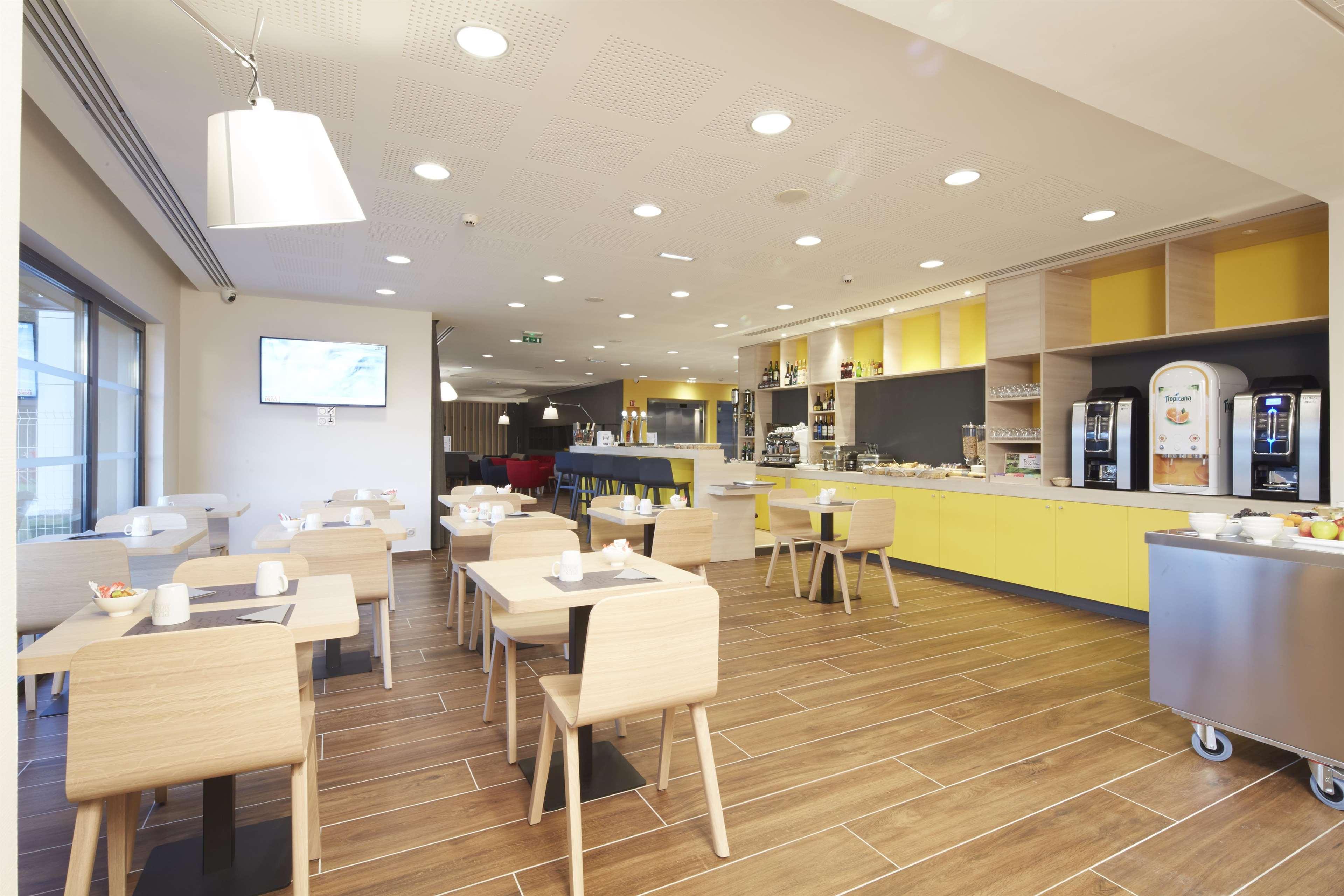 Kyriad Prestige Pau - Palais Des Sports Ngoại thất bức ảnh