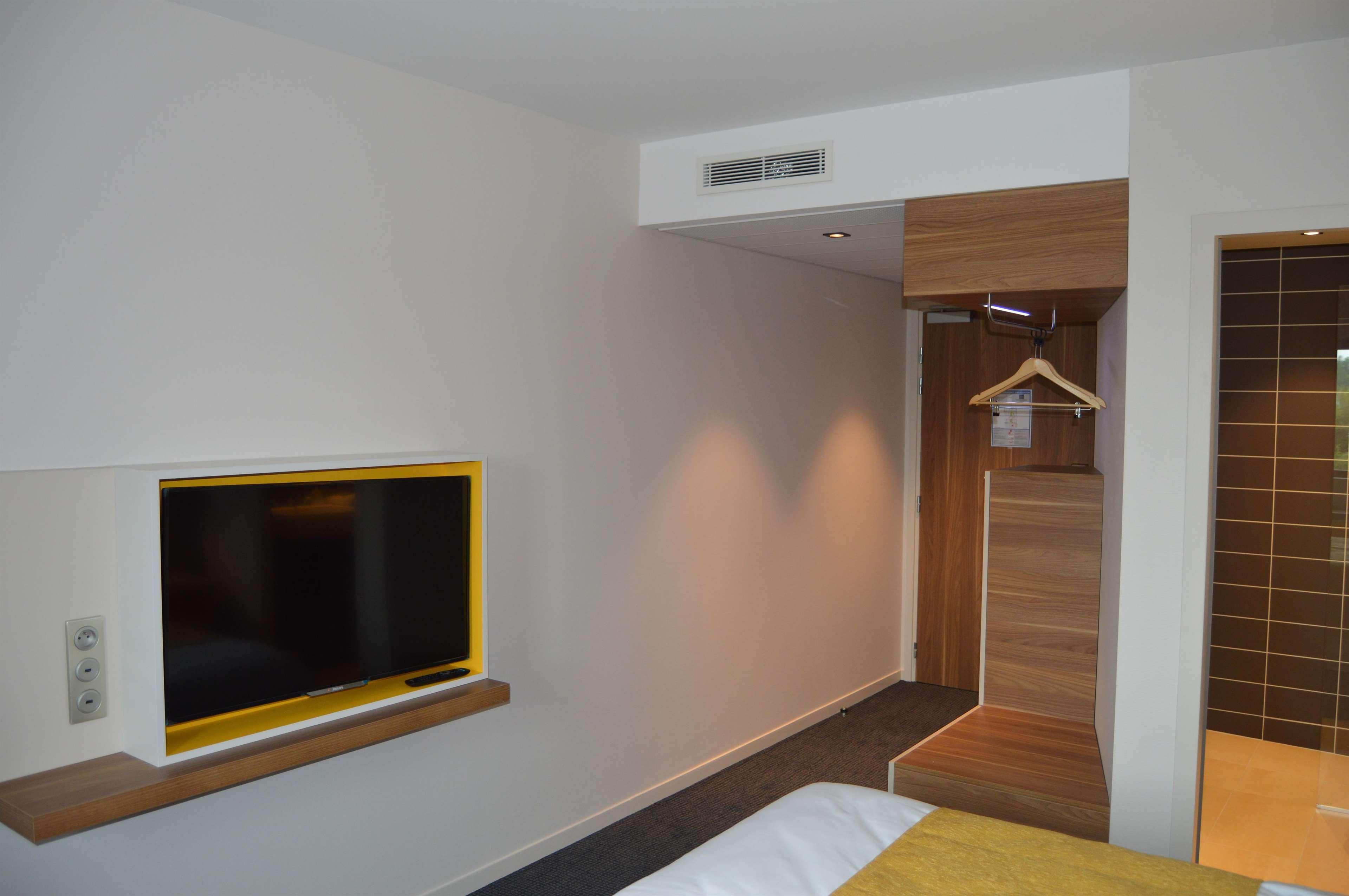 Kyriad Prestige Pau - Palais Des Sports Ngoại thất bức ảnh