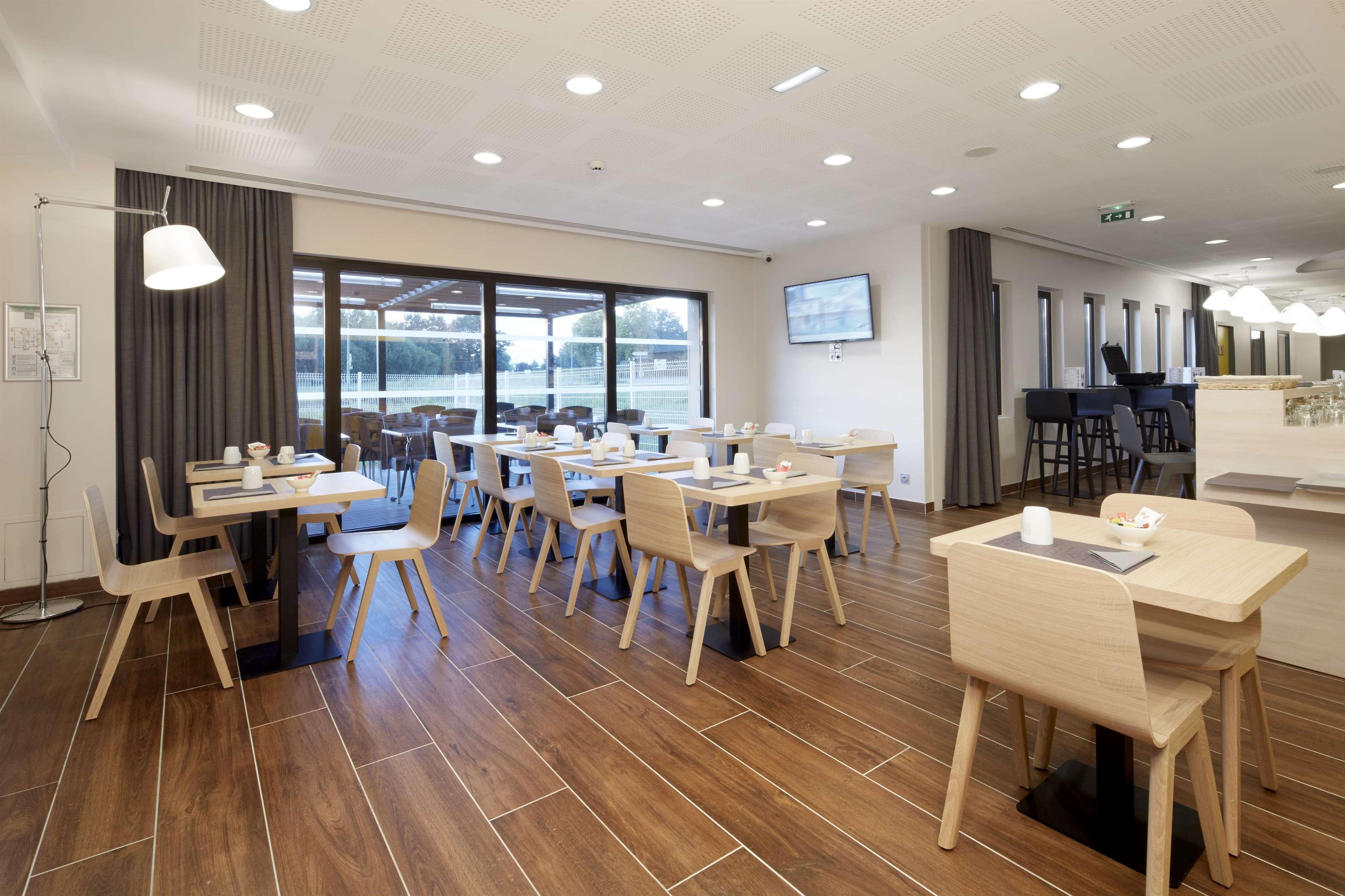 Kyriad Prestige Pau - Palais Des Sports Ngoại thất bức ảnh