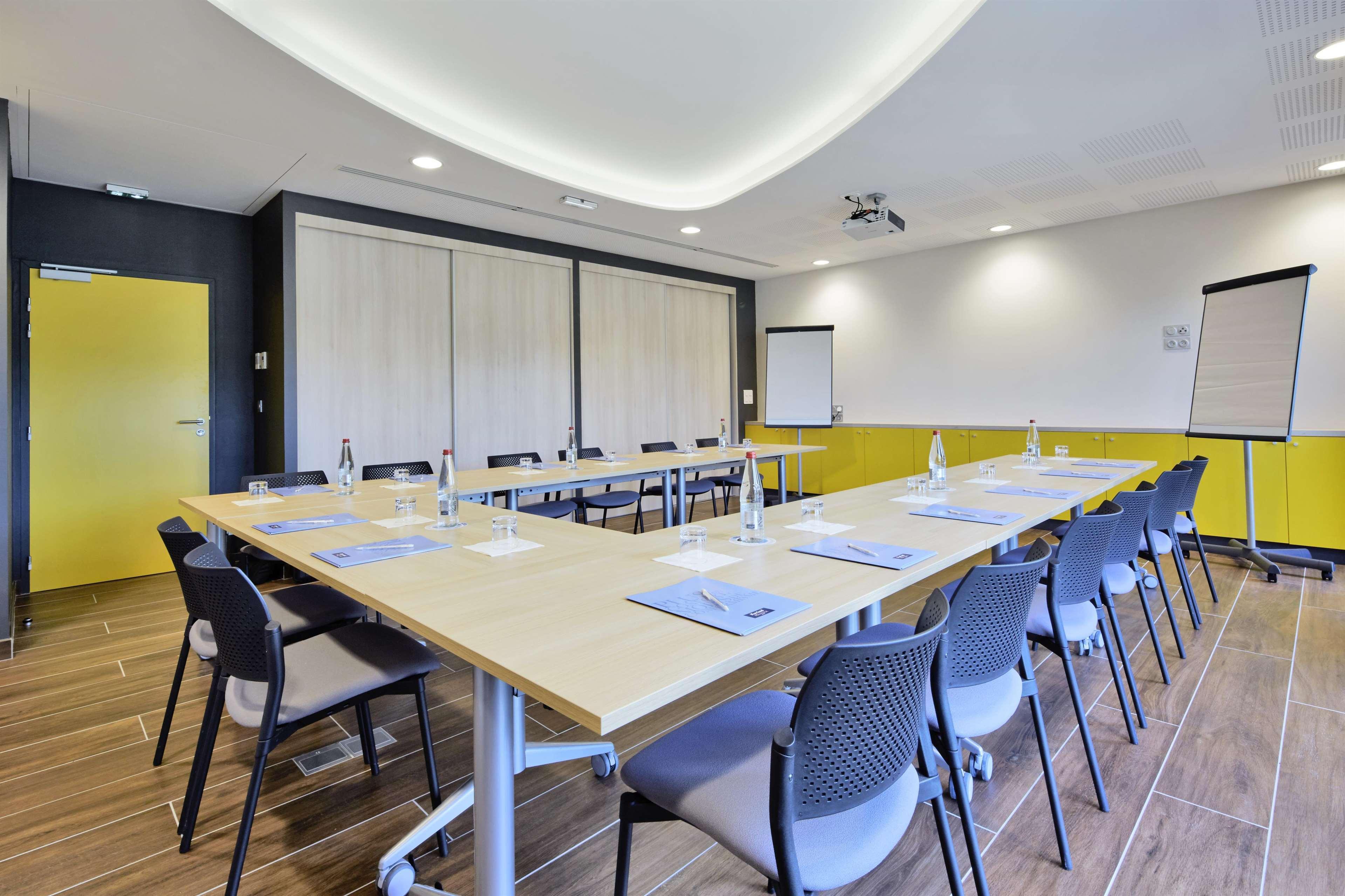 Kyriad Prestige Pau - Palais Des Sports Ngoại thất bức ảnh
