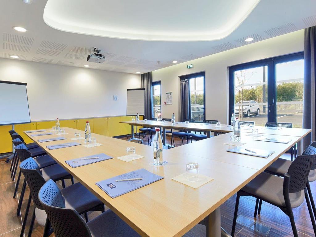 Kyriad Prestige Pau - Palais Des Sports Ngoại thất bức ảnh